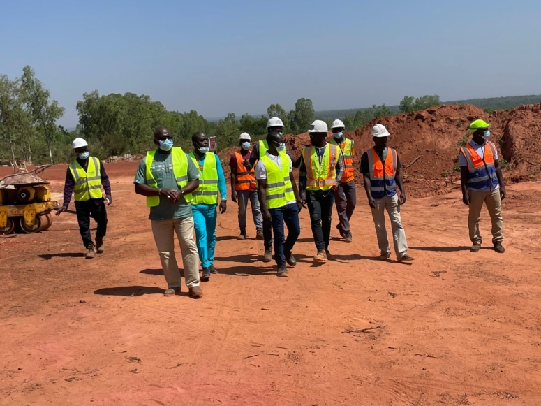 Filière anacarde : Le Directeur général du Conseil Burkinabè de l’Anacarde visite des unités de transformation.